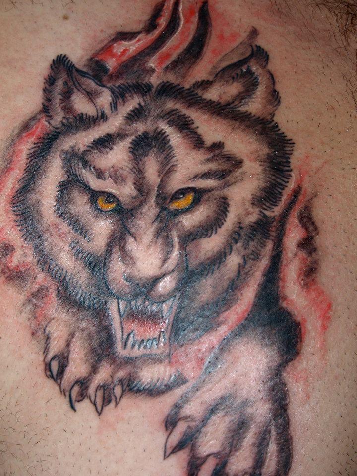 small-wolf-tattoos-ideas