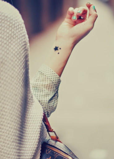 star-tattoos-on-wrist-designs