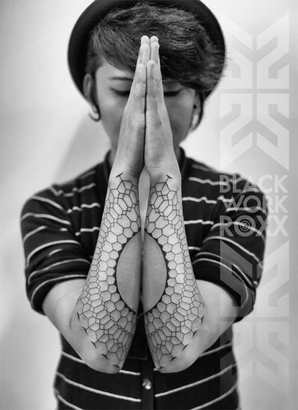 symmetrical-geometric-tattoo-designs-for-women