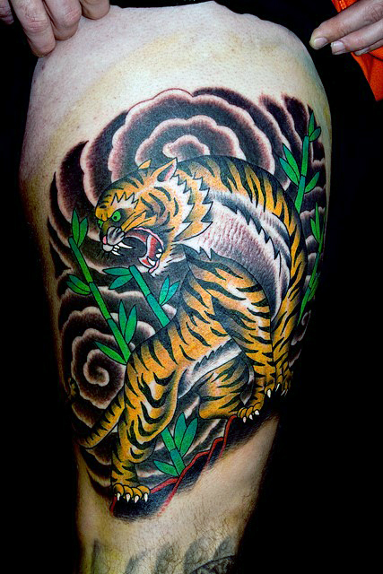 tiger-tattoo-on-thigh-design