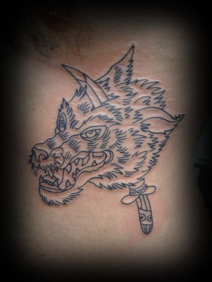 traditional-wolf-tattoo-outline