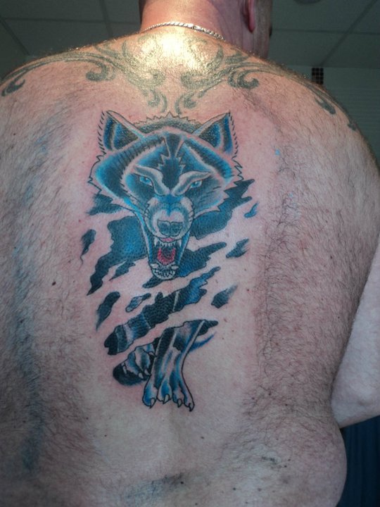 traditional-wolf-tattoo-design