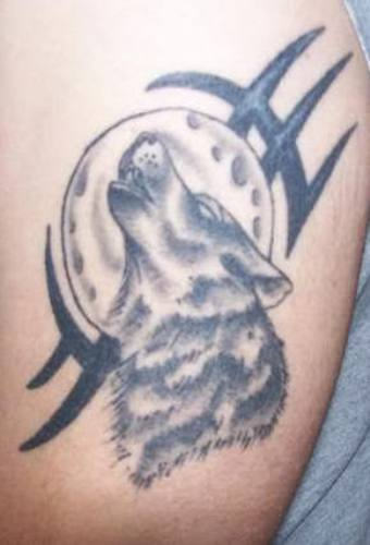 tribal-howling-wolf-tattoo