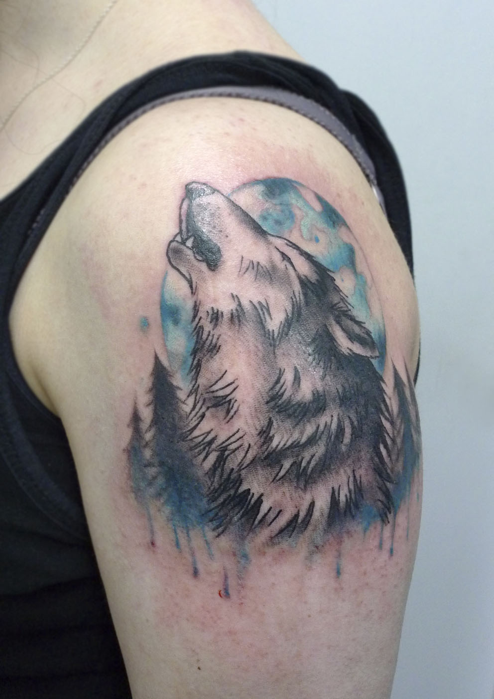 tribal-howling-wolf-tattoo
