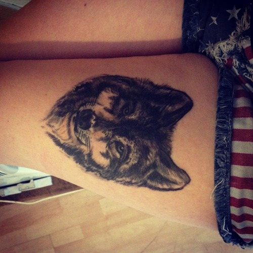 tumblr-wolf-thigh-tattoos