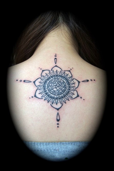 upper-back-tattoo-geometric