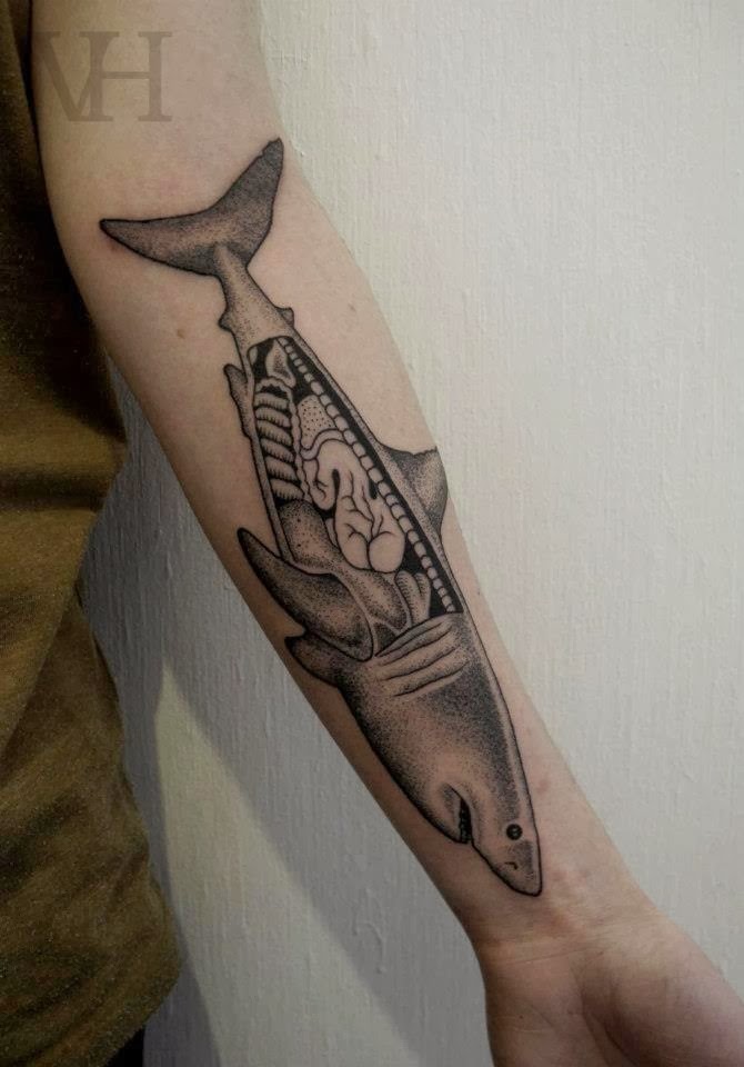 valentin-hirsch-tattoo-shark