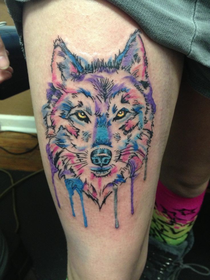 watercolor-wolf-tattoos-on-thigh