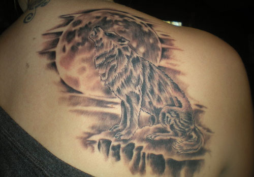 wolf-back-tattoo