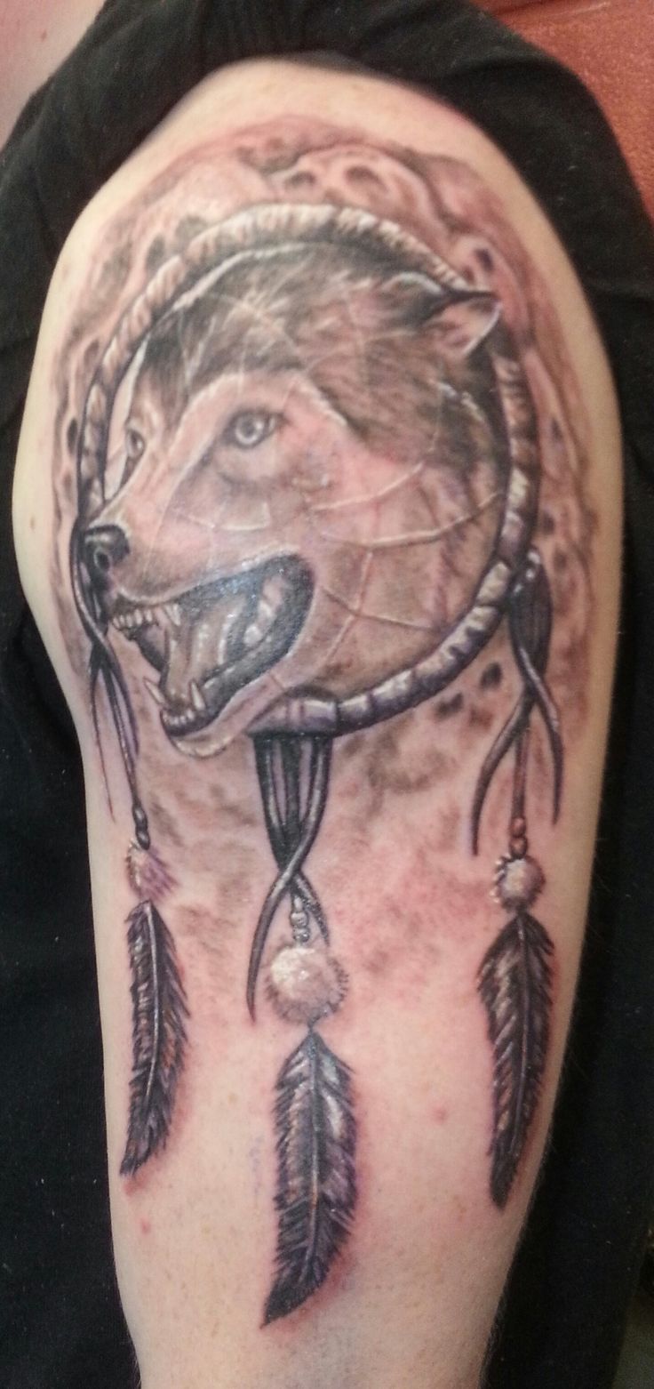 wolf-dreamcatcher-tattoo-man