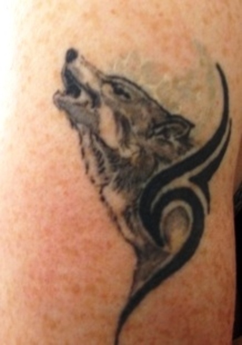 wolf-howling-at-moon-tattoo-2013