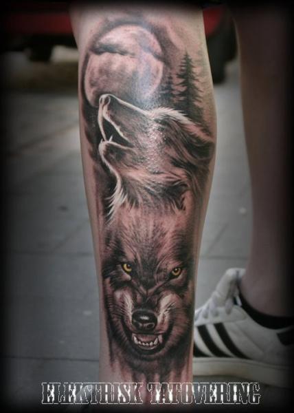 wolf-moon-tattoo-realistic