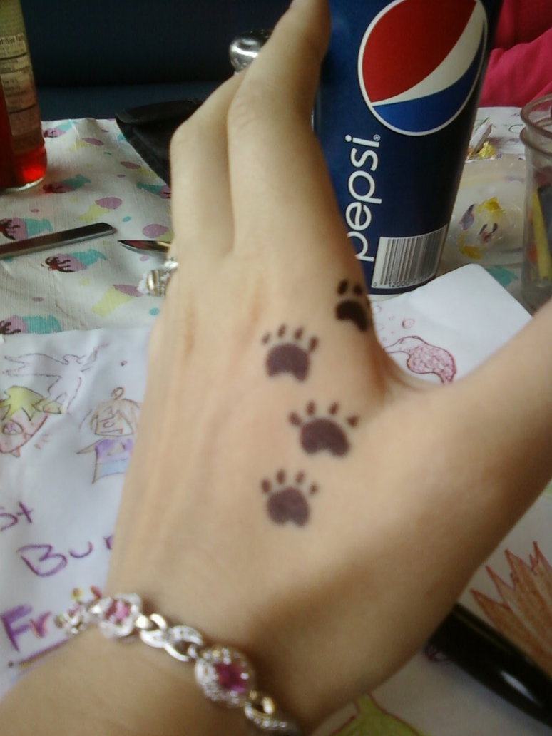 wolf-paw-print-tattoo-in-hand