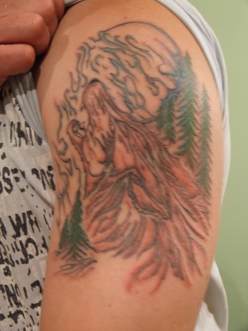 wolf-shoulder-tattoo