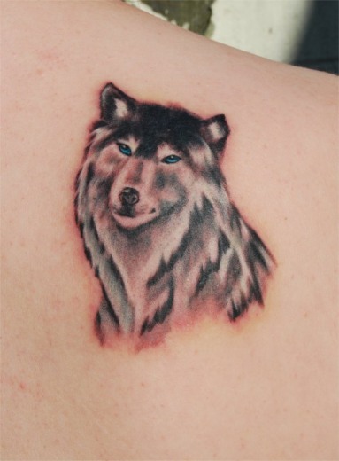 wolf-shoulder-tattoo-designs