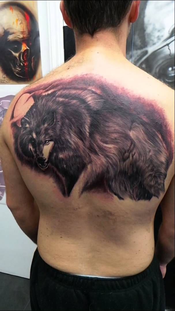 wolf-tattoo-back-piece