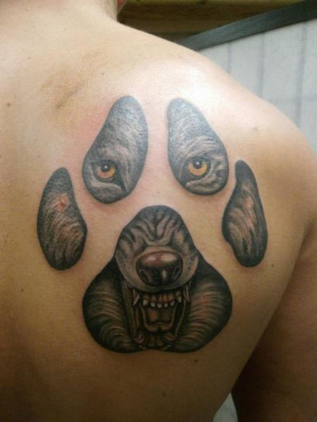 wolf-tattoo-on-back-idea