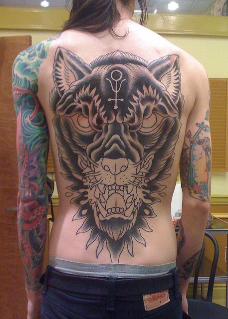 wolf-tattoo-on-back-ideas