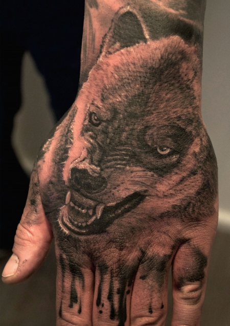 wolf-tattoo-on-hand-fine