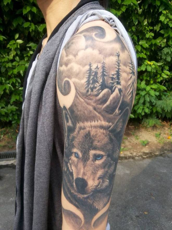 wolf-tattoo-on-shoulder