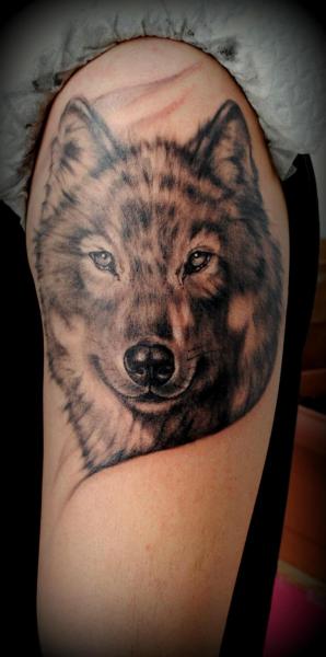 wolf-tattoo-on-shoulder-idea
