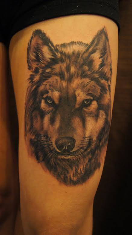 wolf-tattoo-on-thigh-new-ideas
