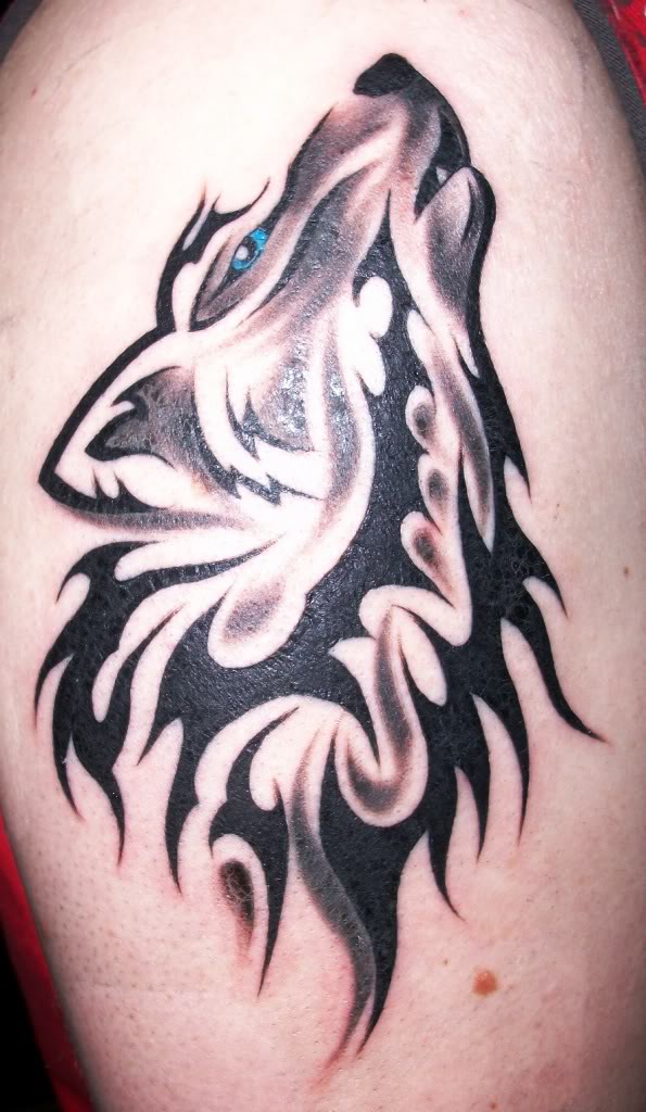 wolves-howling-at-the-moon-tattoo