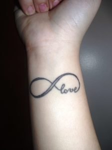 20 Small Love Tattoos Designs And Ideas – Yo Tattoo